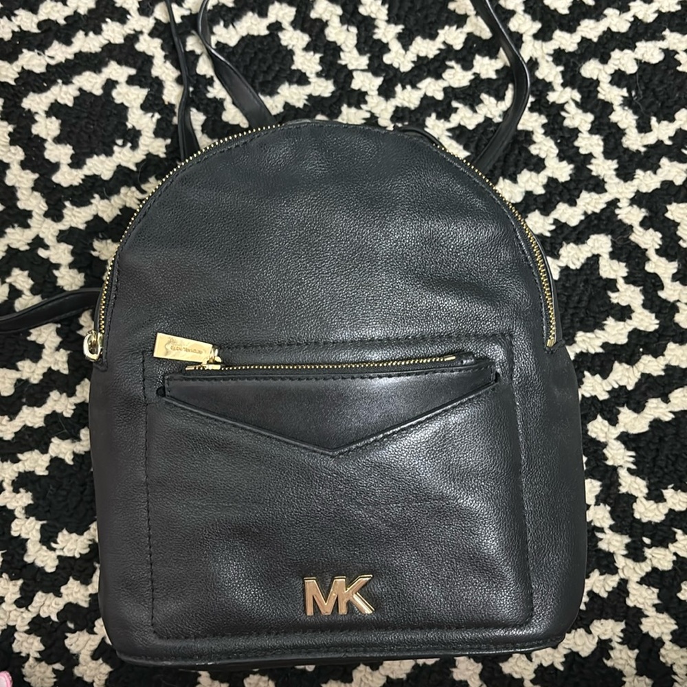 🖤Michael Kors mini black backpack🖤